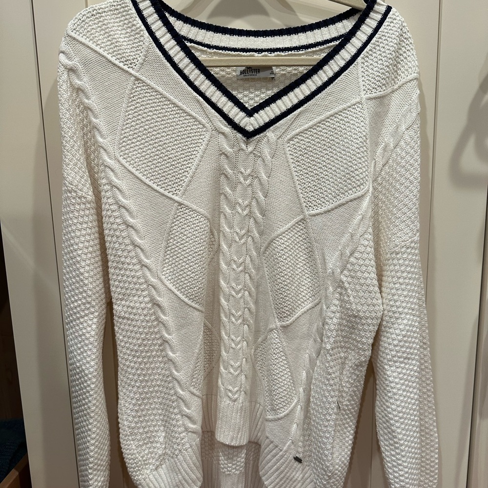 Cutest Hollister sweater fits size XS-L